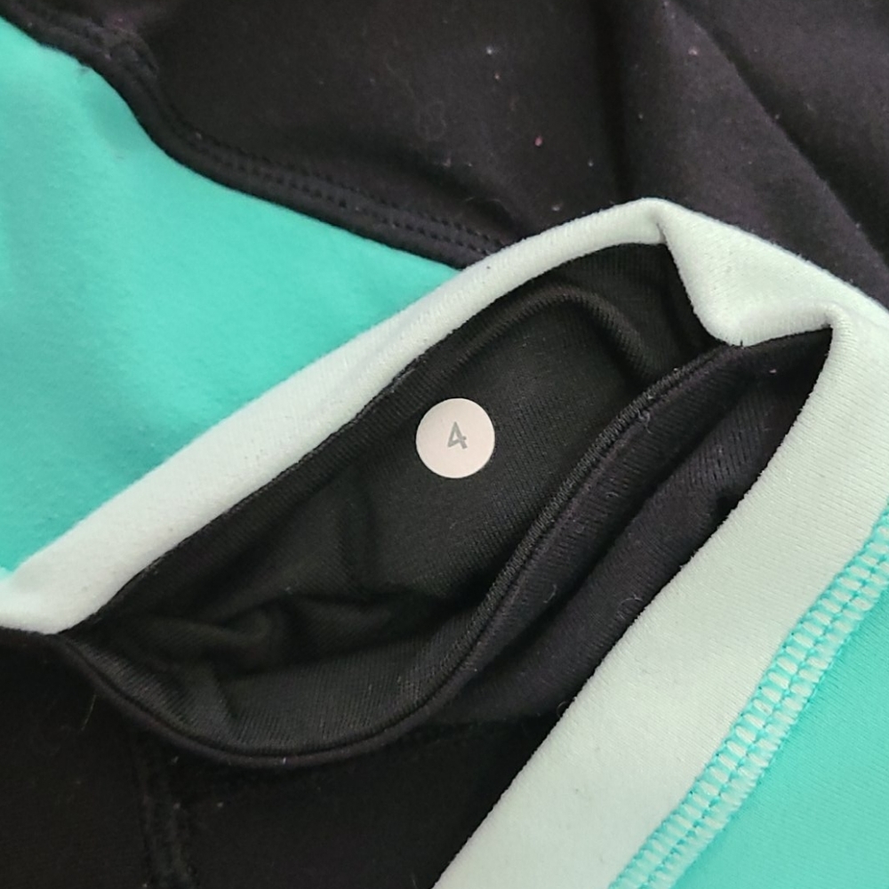 Lululemon Wunder Under Crop in Black/Teal Quilt - Picture 5 of 9